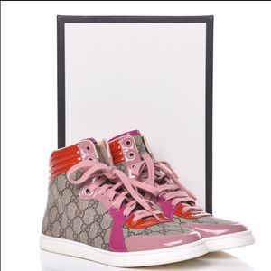 GUCCI
GG Supreme Monogram Patent Womens High Top Sneakers pink